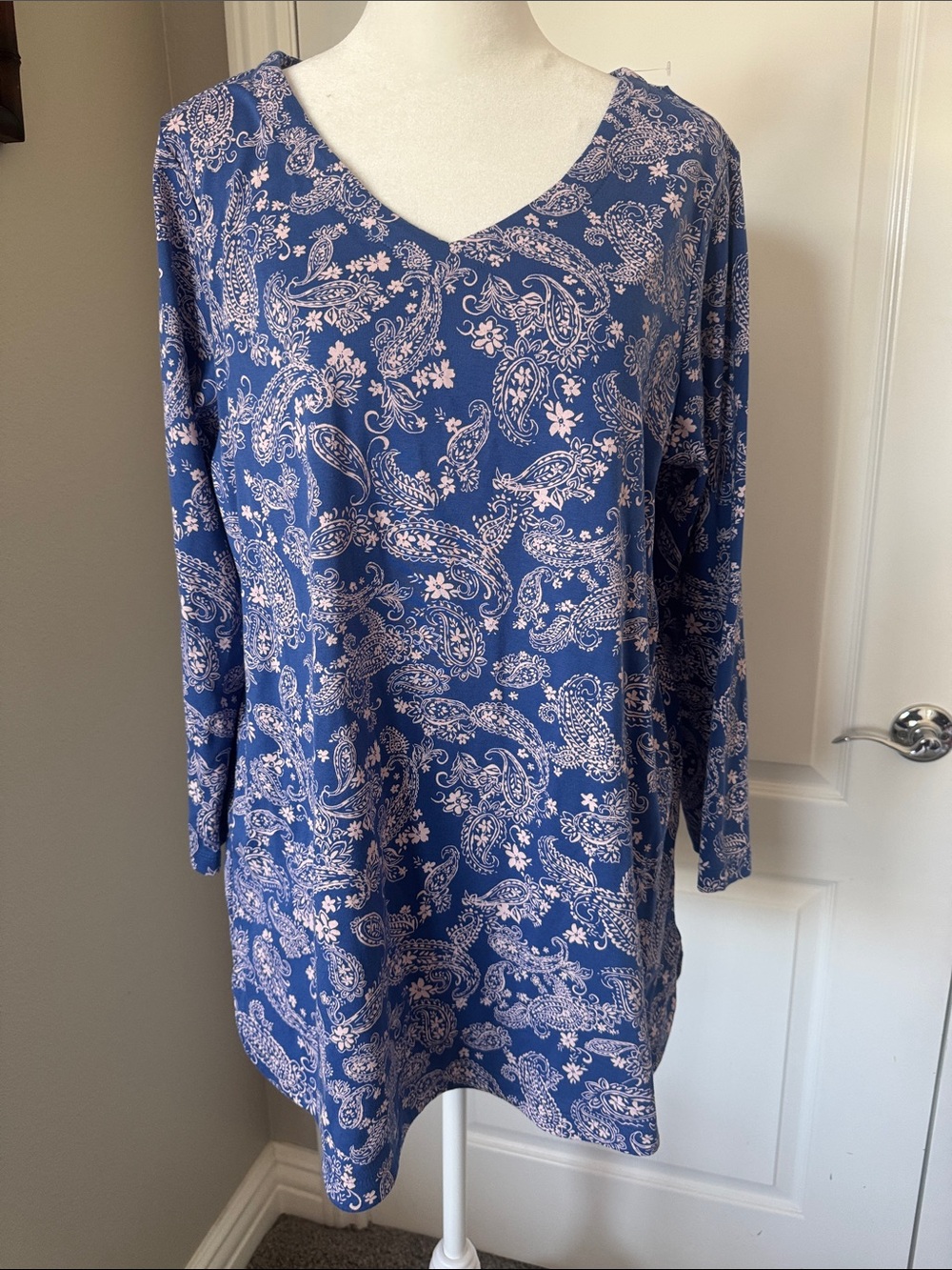J. Jill Blue Paisley V-Neck Long Sleeve Tee
